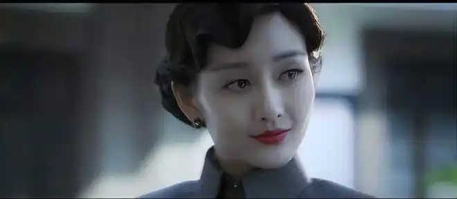 《伪装者》里的女特务王鸥,穿上军装之后,真让人移不开眼睛