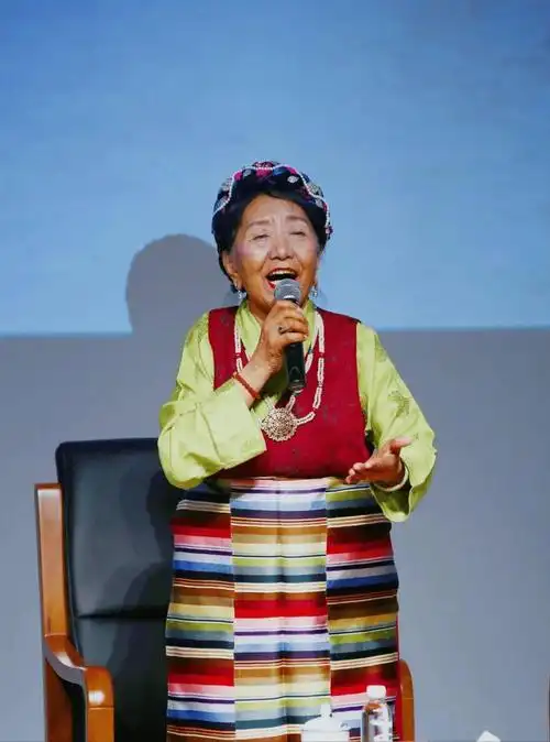 歌唱家才旦卓玛花甲之年痛失爱女她与老伴在悲痛中坚强
