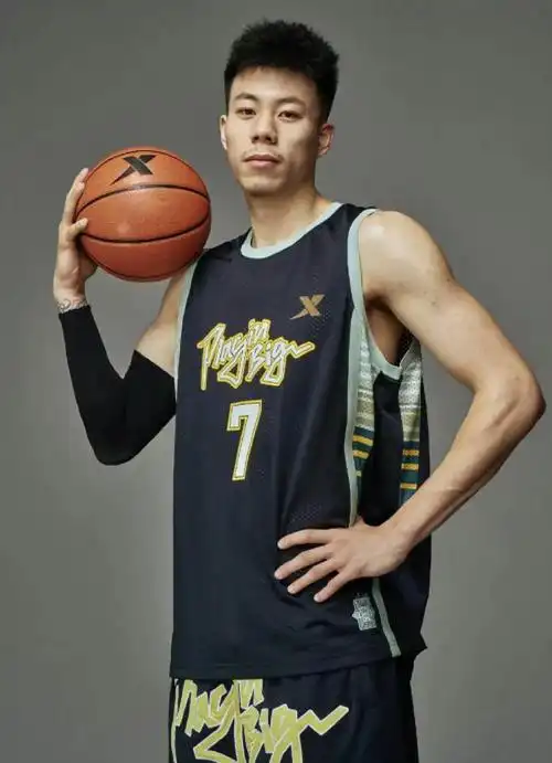 签下张镇麟下一步签名鞋