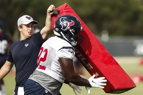 brandon dunn, defensive tackle 2018 base salary:02$790,000