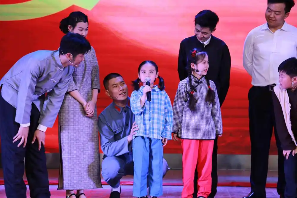 献礼祖国华诞 红色题材舞台剧《送你去延安》西安首演