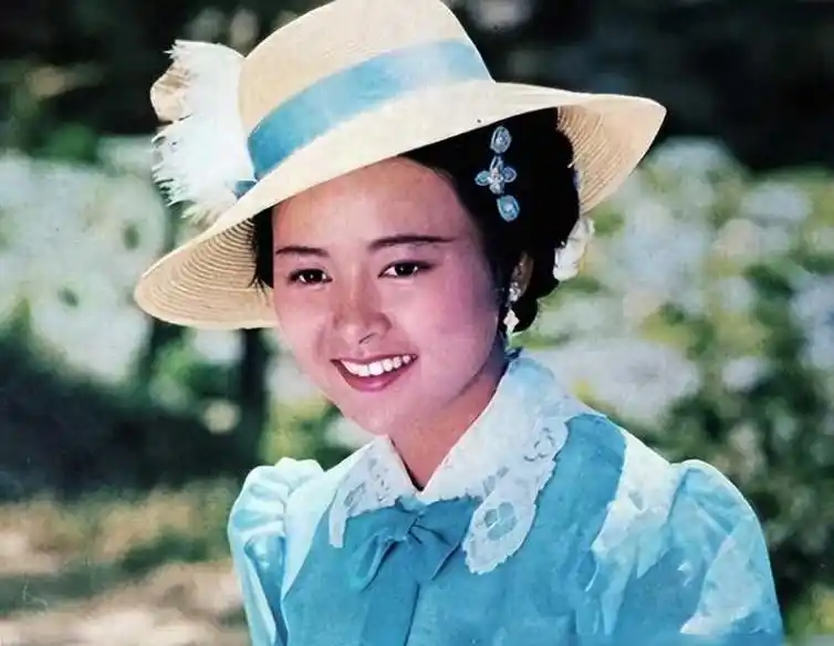 《庐山恋》主角张瑜:一生无儿无女,离婚多年见到前夫依旧会心动