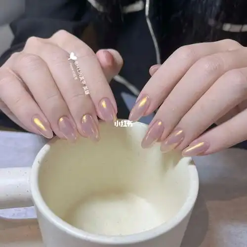 粉色极光粉美甲