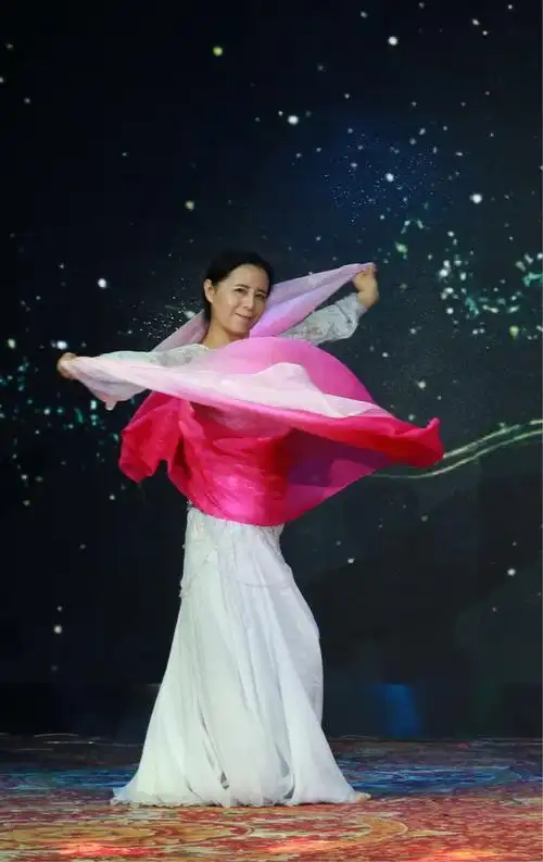美丽的纱巾舞