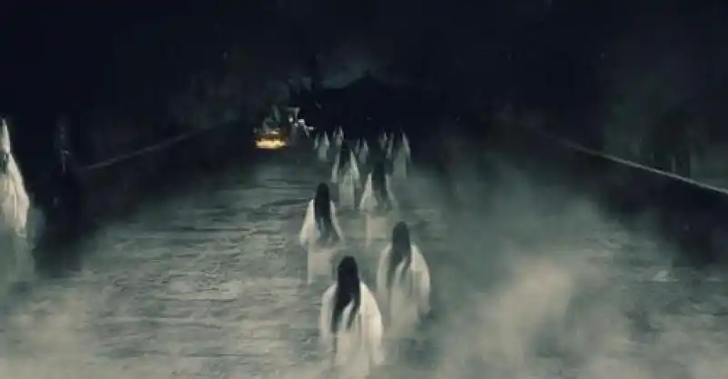 一个人死后经过奈何桥看到了这一幕,接著看下去大家顿时都醒悟了