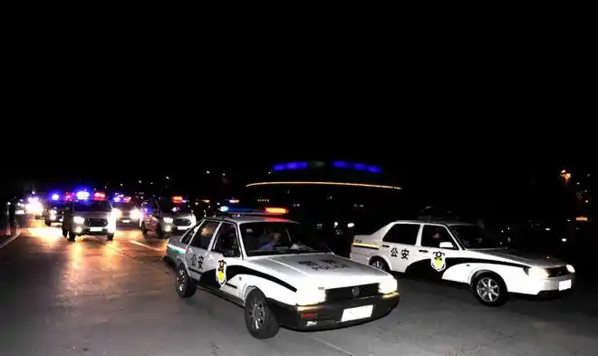 夜晚滨州渤海18路过去几十辆警车咋回事