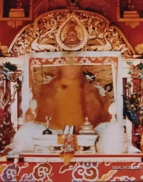 不可思议!神秘的西藏活佛虹化现象