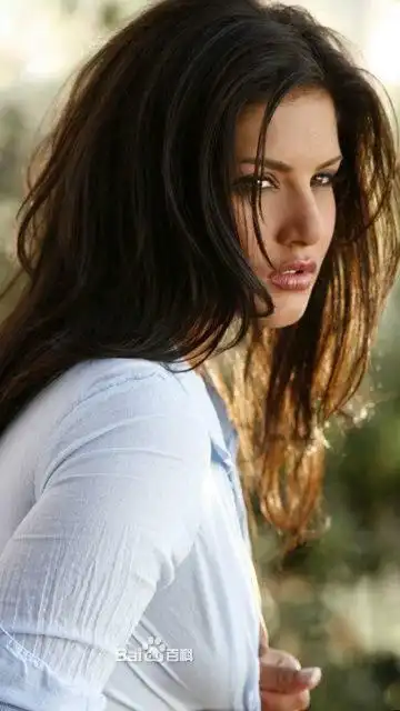 桑妮雷奥妮sunnyleone
