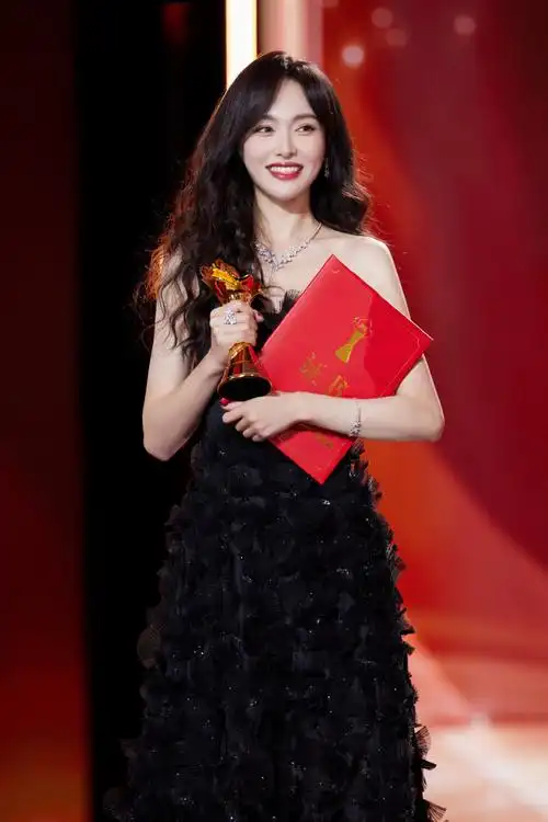 中国电视剧年度盛典##唐嫣获年度影响力女演员