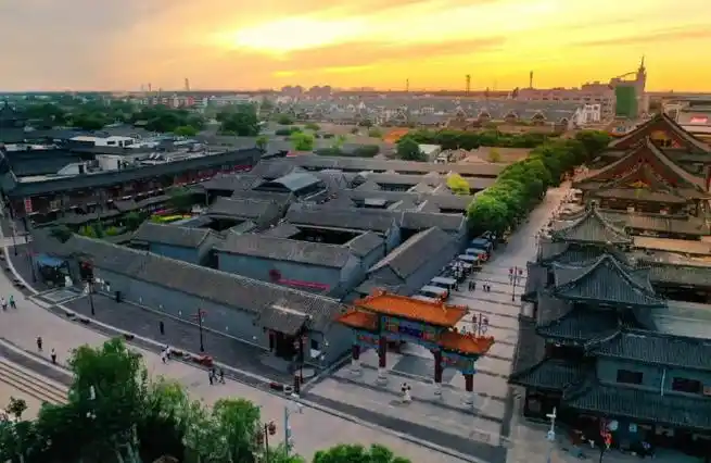 来古镇一起穿越时光隧道吧~#寻美中国#    来源:古镇杨柳青带上你的cp