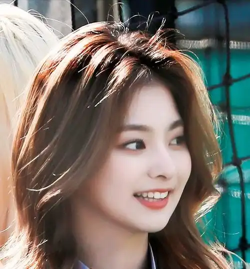 想要一点露齿笑美女的头像