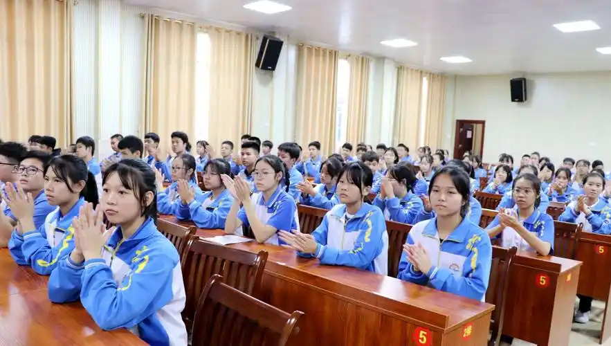 不忘初心——河池市宜州区第二中学2019年第三届学生会换届暨表彰大会