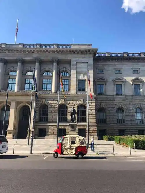 马丁葛罗比乌斯博物馆-"der gropius bau ist ."-大众点评移动版