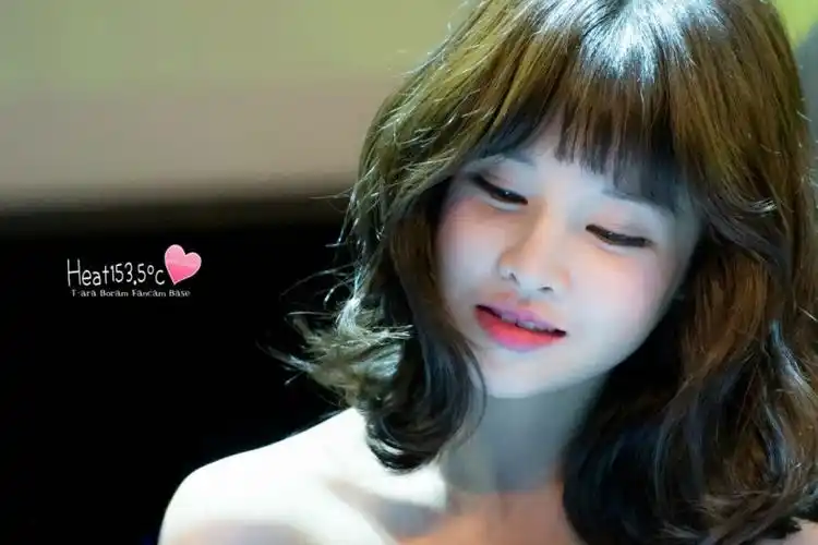 jeonboram全宝蓝跟随哪个女团出道她在组合中拥有怎样的童颜美貌