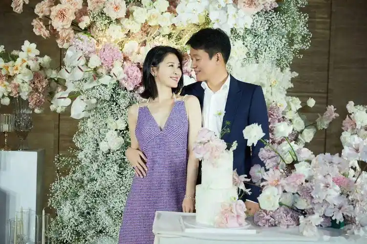 44岁佟大为身形消瘦!