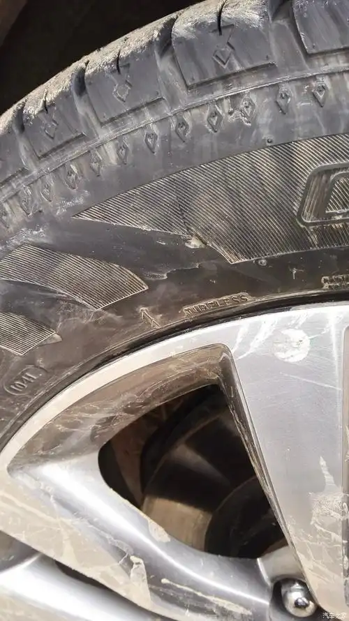 轮胎化了一下大神帮忙看看谢谢