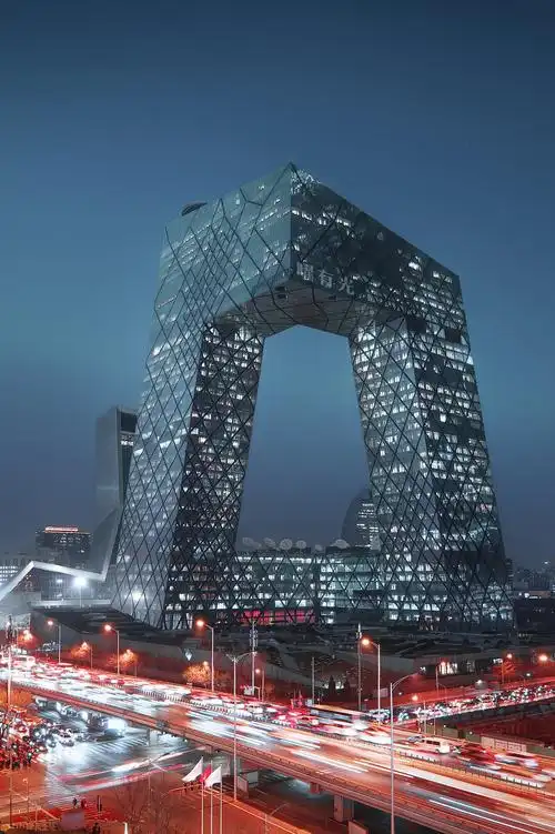 夜裤衩cctv总部大楼