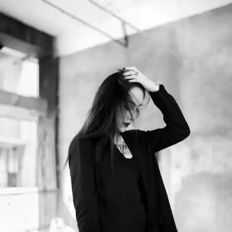 女生头像非主流霸气超拽的黑白浪女爱自由骄傲的活着