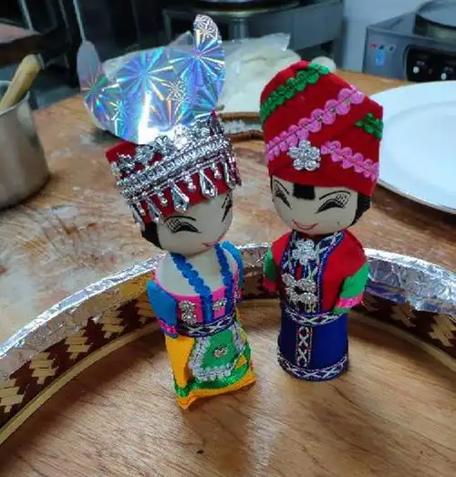 贵州广西云南特色手工艺品苗族民族娃娃公仔婚庆木偶