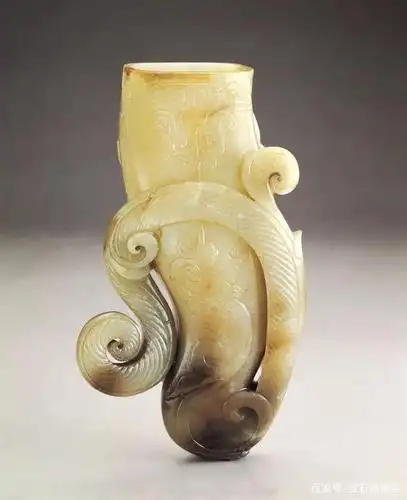 大量的清代玉器主要为清代宫廷用玉及各级官吏进贡的玉器珍玩,囊括了