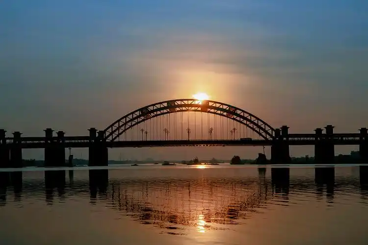 现代化高科技桥梁美景河南洛阳洛河上的李城大桥壁纸风光图片