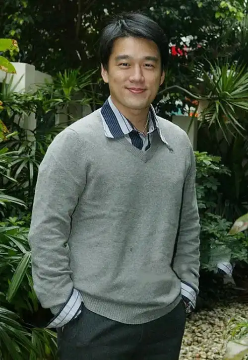 回顾王耀庆因懒得搬家娶了房东女儿婚后生两子生活幸福美满