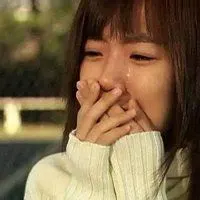 掉眼泪的图片女生头像撕心裂肺_微信头像图片大全