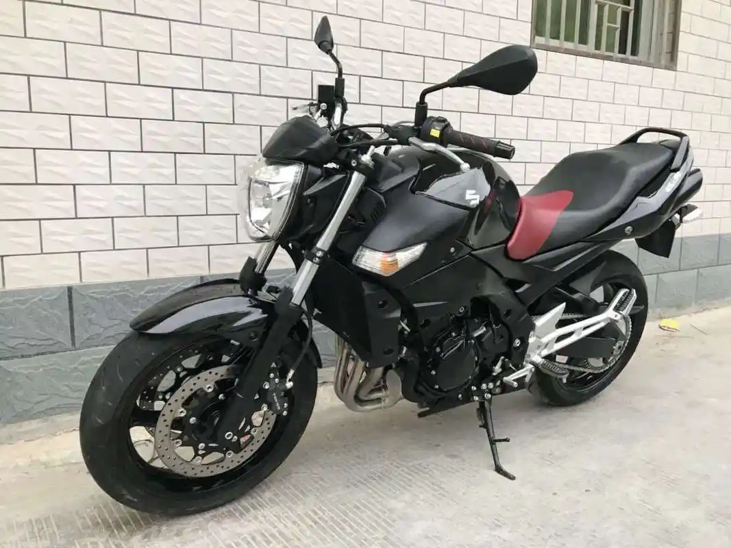 实拍铃木街车gsr400!