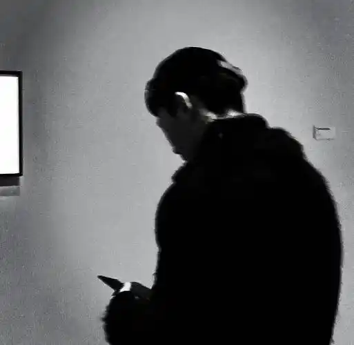 头像丨没什么错过的人会离开的都是路人