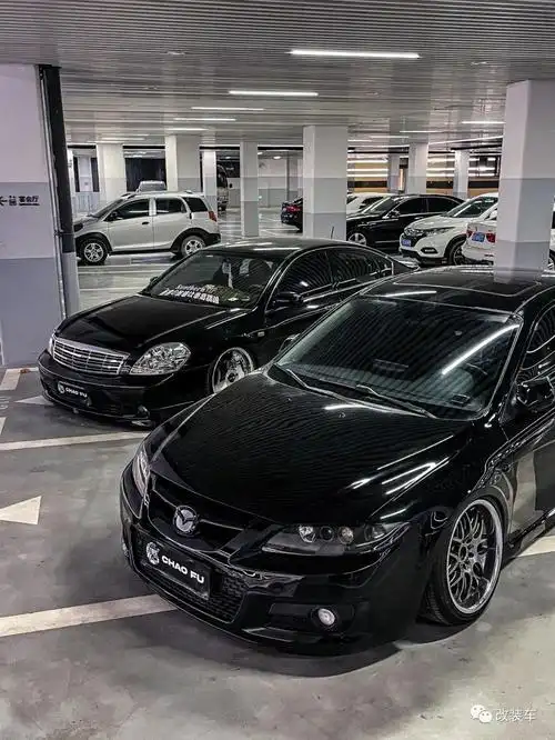 老款的马自达6,是当年b级车中的"网红改装车型",虽然放在今天算是辆老