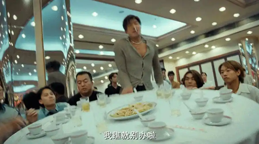 大概内容:该片讲述了蒋天生遭伏击身亡,陈浩南被乌鸦逼得无路可退,但