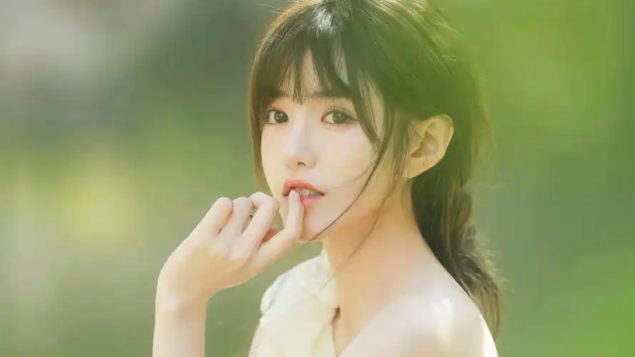 标题:高考季的守望与力量——给备考生的鼓励与经验传授