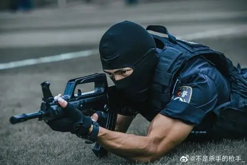 90 后中国特警,又帅又温柔,3 亿女生在线喊老公!