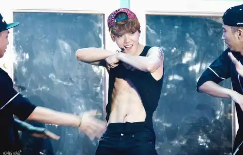 当红男星炫腹, 鹿晗陈伟霆易祥千玺帅气, 他自我吐槽!