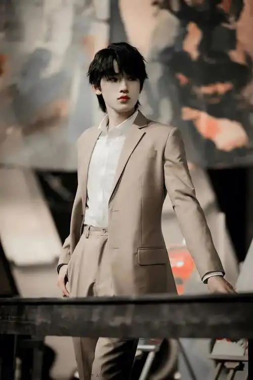 宋亚轩谁说站在光里的才算英雄