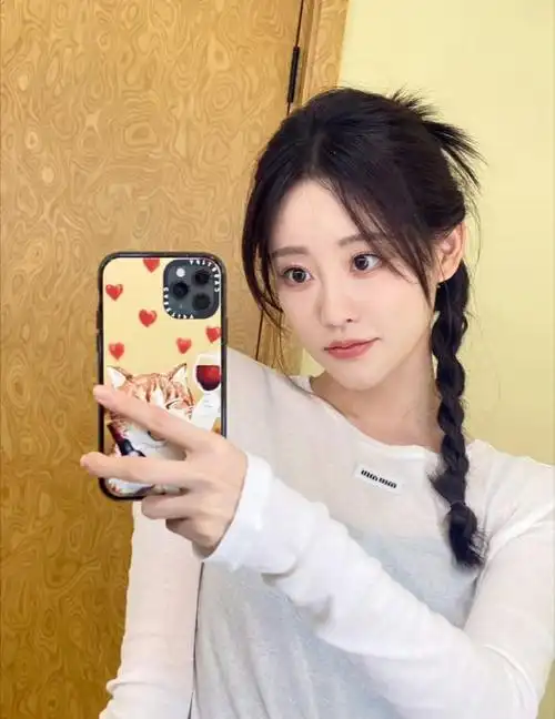 祝绪丹分享自拍图,这个身材真的太好了.