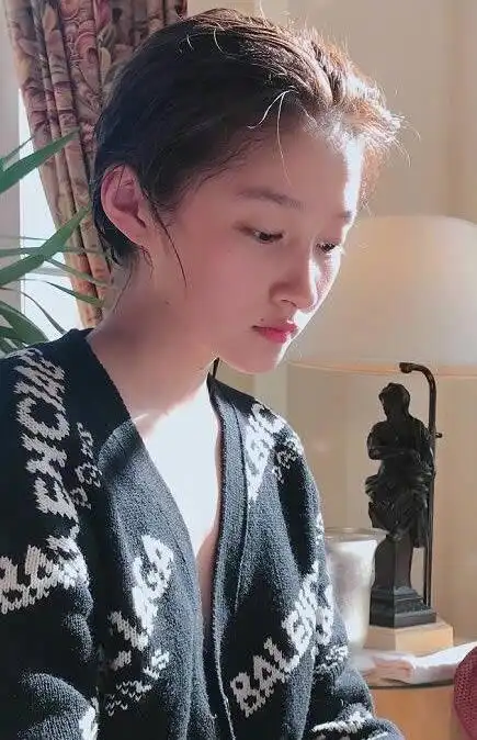 一组关晓彤素颜照曝光:关晓彤素颜到底长什么样(图)