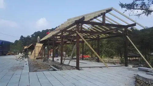 木结构茅草长廊