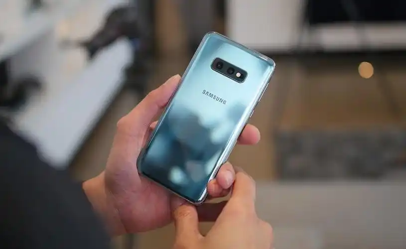 三星手机的颜值终于上线一次galaxys10上手图赏