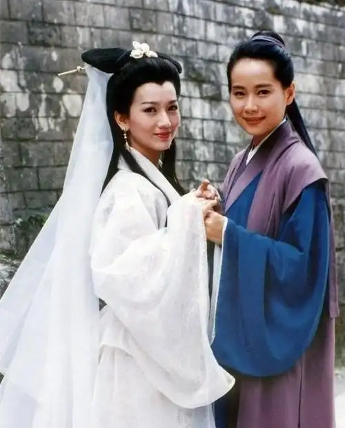 57岁叶童再扮许仙引争议表情僵硬认不出嫁富商32年没孩子