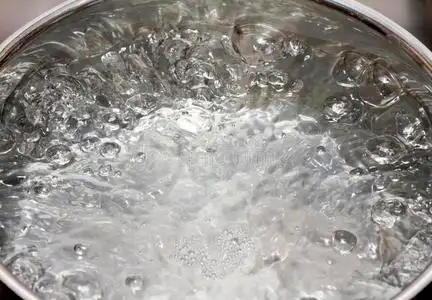 沸腾的开水图片