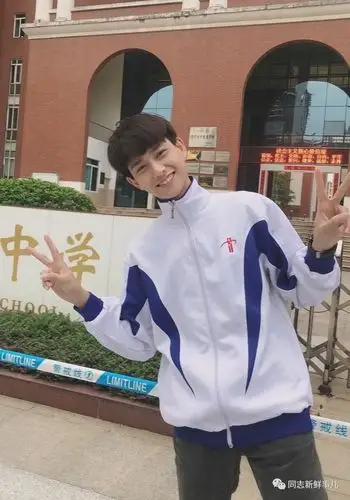 广州帅哥老师火了后重庆涪陵五中17岁高三男生因长太帅又火了