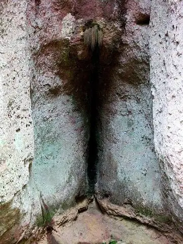 龙虎山的仙女岩,又叫大地之母,外国游客称之为"天下第一绝景";"看了