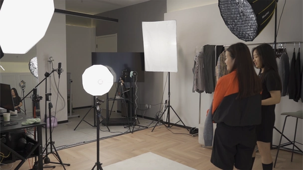 态极直播的货源基本靠招商,运营场地也常常局限于态极的某间工作室