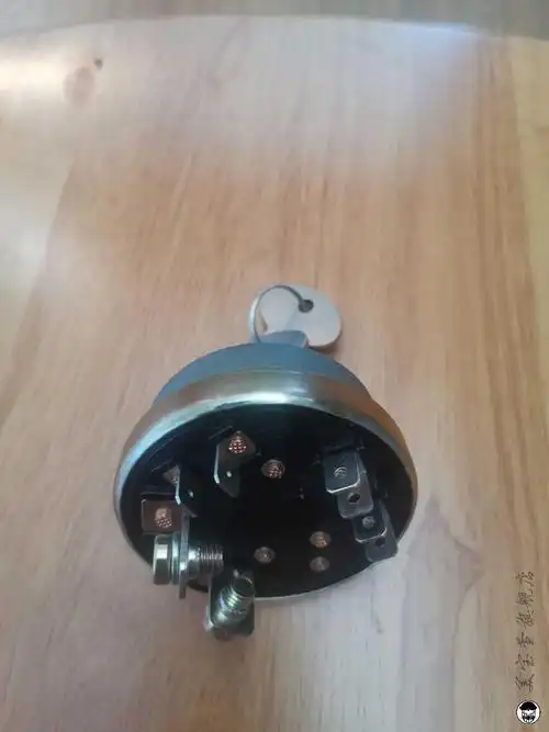 适用于汽车货车工程车收割机配件电源锁叉车铲车拖拉机钥匙开关点火锁