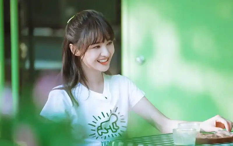 善良纯真的美女,郑爽,成名背后的个人资料和家庭背景你知道多少_哔哩