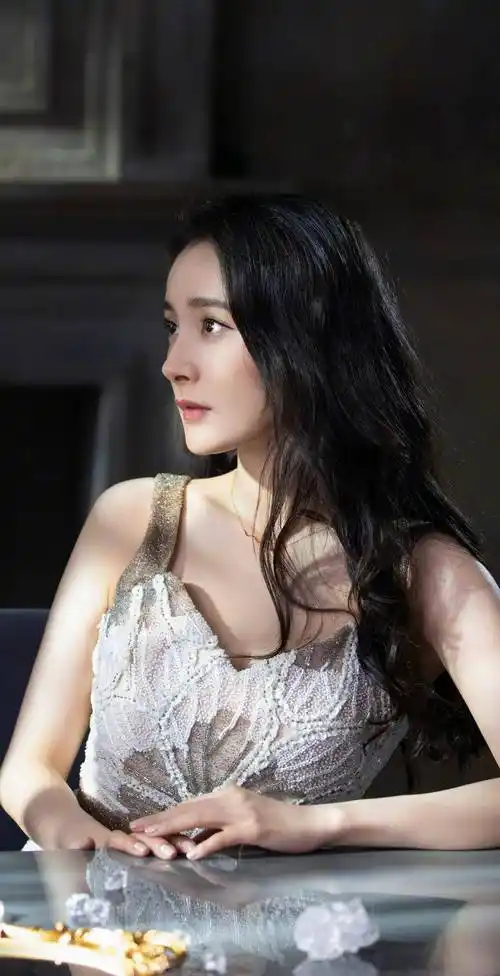 杨幂12月的第一组美照美人光眼睛好有灵气幂幂好美