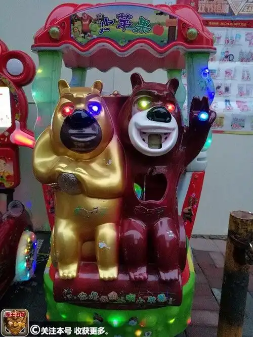 小区门口摇摇车山寨卡通毁童年 孩子问妈是不是看了假动画片