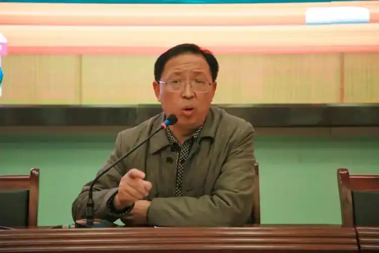 巫溪中学第五届德育研讨会暨班主任基本功竞赛成功举行