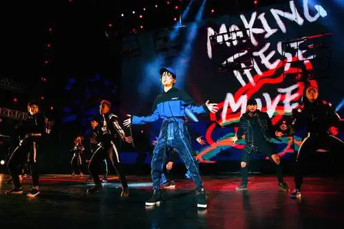 舞姿酷帅易烊千玺舞姿酷帅易烊千玺易烊千玺苏音开唱曲风国际化